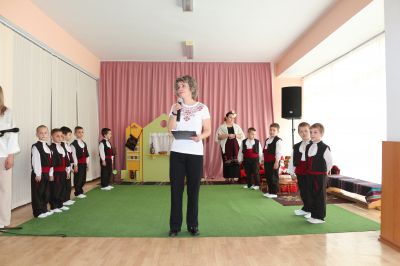 Пролетен празник "Лазаровден" представен от група "Звездички" - ДГ 15 Звънче - Детска градина в град Казанлък