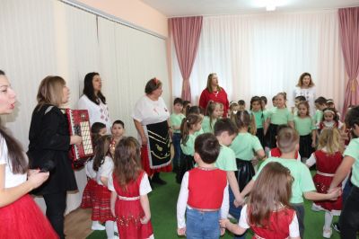 Баба Марта - ДГ 15 Звънче - Детска градина в град Казанлък