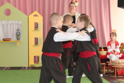 Пролетен празник "Лазаровден" представен от група "Звездички" - ДГ 15 Звънче - Детска градина в град Казанлък