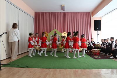 Пролетен празник "Лазаровден" представен от група "Звездички" - ДГ 15 Звънче - Детска градина в град Казанлък