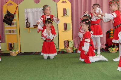 Пролетен празник "Лазаровден" представен от група "Звездички" - ДГ 15 Звънче - Детска градина в град Казанлък