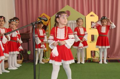 Пролетен празник "Лазаровден" представен от група "Звездички" - ДГ 15 Звънче - Детска градина в град Казанлък